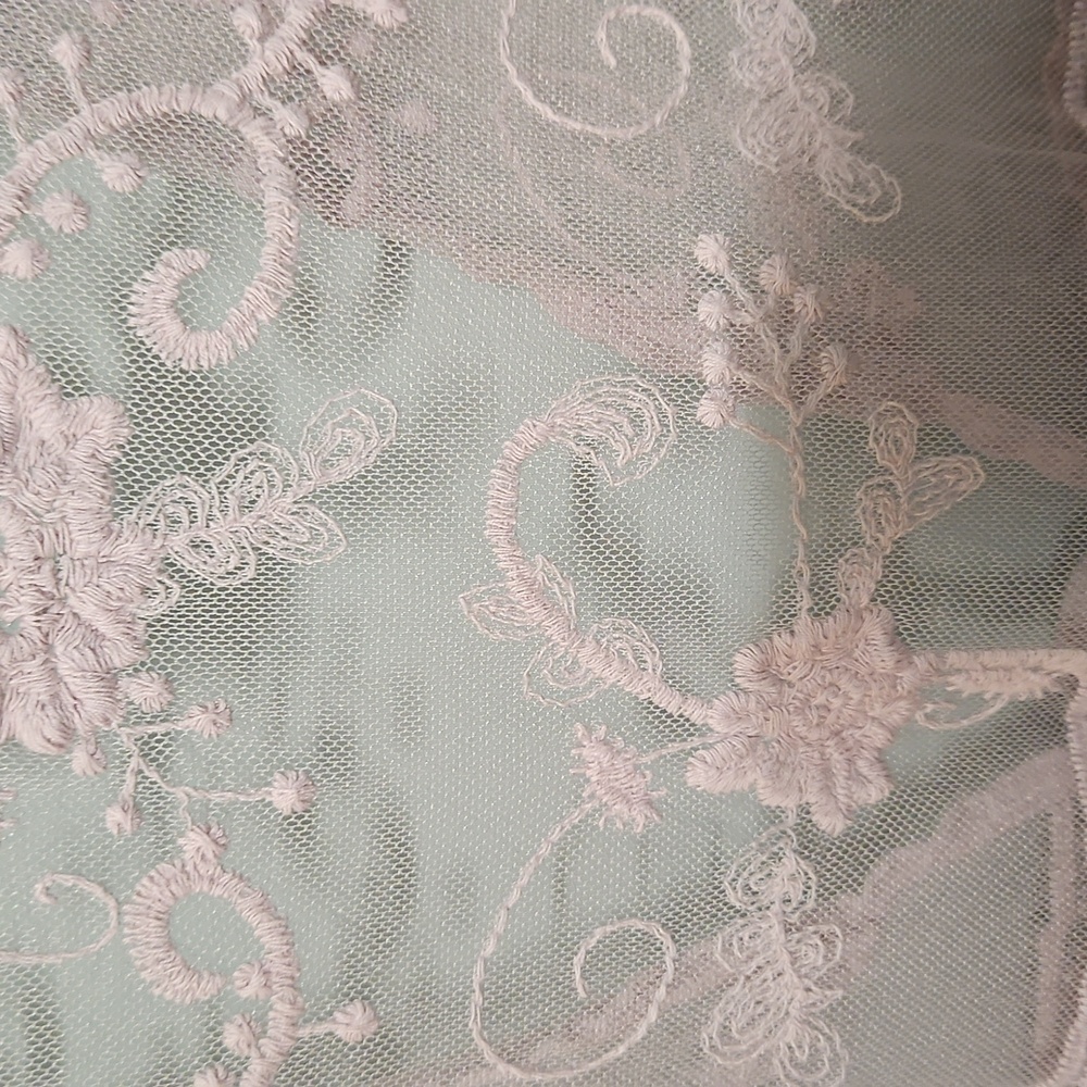 Delicate Blush Lace Robe - Picture 4 of 4